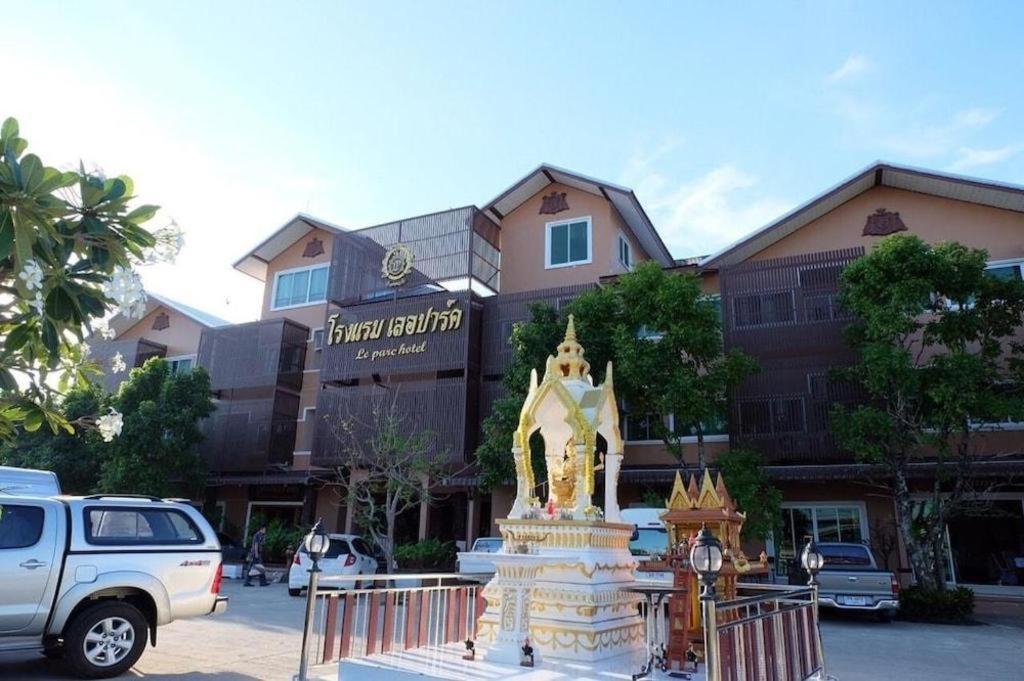 Le Parc Wangnang Hotel Phitsanulok Exterior foto