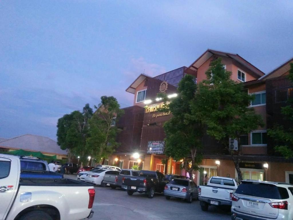 Le Parc Wangnang Hotel Phitsanulok Exterior foto